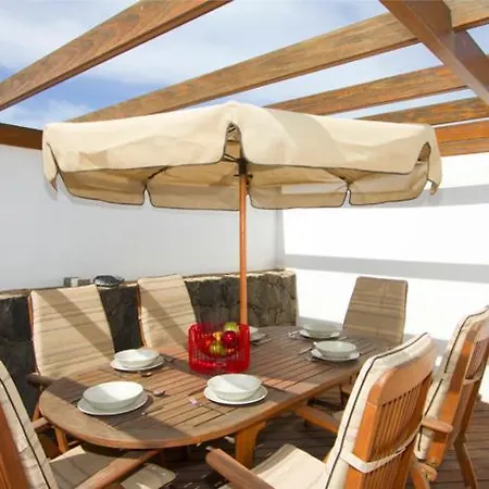 Joanne - 4 Bedroom - Wifi&air Conditioning - Perfect For Families * Puerto del Carmen (Lanzarote)