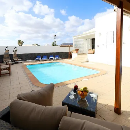 Joanne - 4 Bedroom - Wifi&air Conditioning - Perfect For Families Puerto del Carmen (Lanzarote)