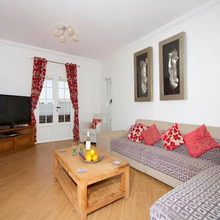 Joanne - 4 Bedroom - Wifi&air Conditioning - Perfect For Families Puerto del Carmen (Lanzarote)